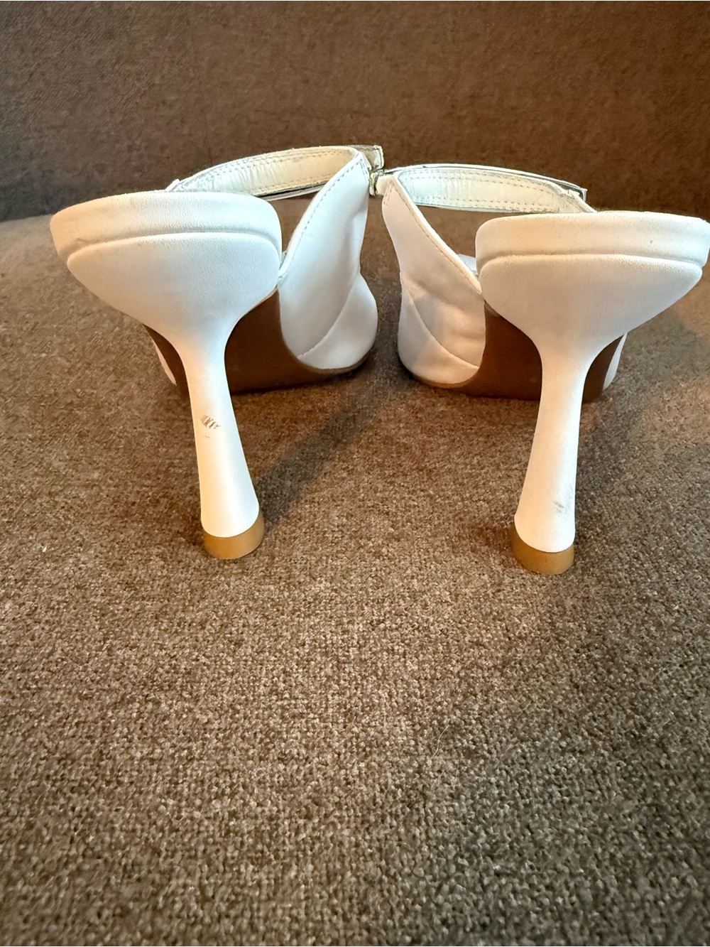 Jeffrey Campbell Womens White Pointed Toe Mule with silver Accent - Picture 5 of 9